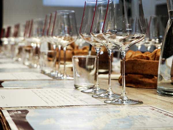 degustazione-vini-roma-guidata-da-sommelier-vini-con-me-presso-wine-studio_n4-min