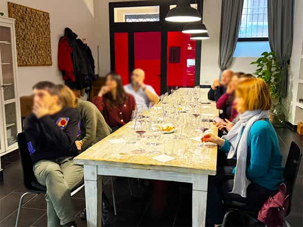 degustazione-vini-roma-guidata-da-sommelier-vini-con-me-presso-wine-studio_n10-min