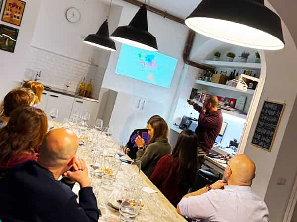 degustazione-vini-roma-guidata-da-sommelier-vini-con-me-presso-wine-studio_n9-min